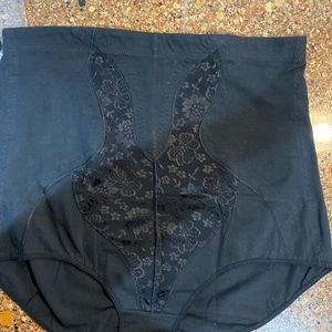 NWT MAX SHAPE HI WAISTED SHAPER